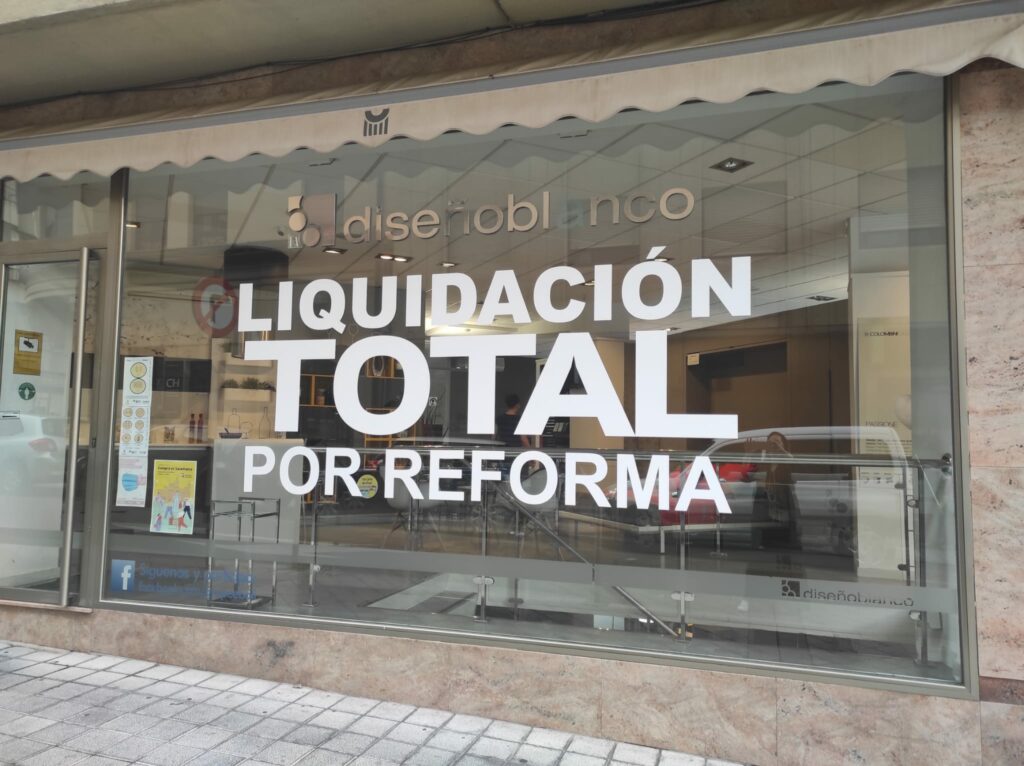 Liquidación total en muebles de cocina, hogar y decoración. Tienda Diseño Blanco en Salamanca.
