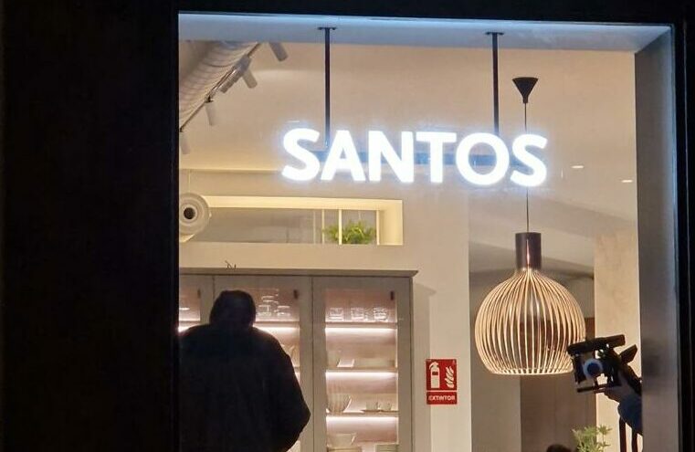 Exterior tienda Santos Salamanca en el evento de inauguración.