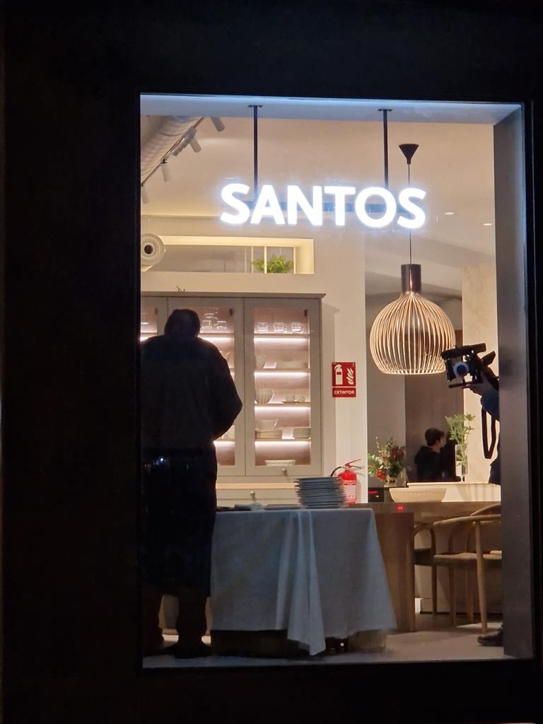 Exterior tienda Santos Salamanca en el evento de inauguración.